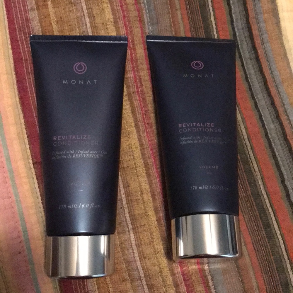 Monat revitalize conditioner- new - 2 included